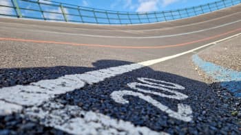 Close-up shot of the 200 metre marker at Slades Farm Velodrome