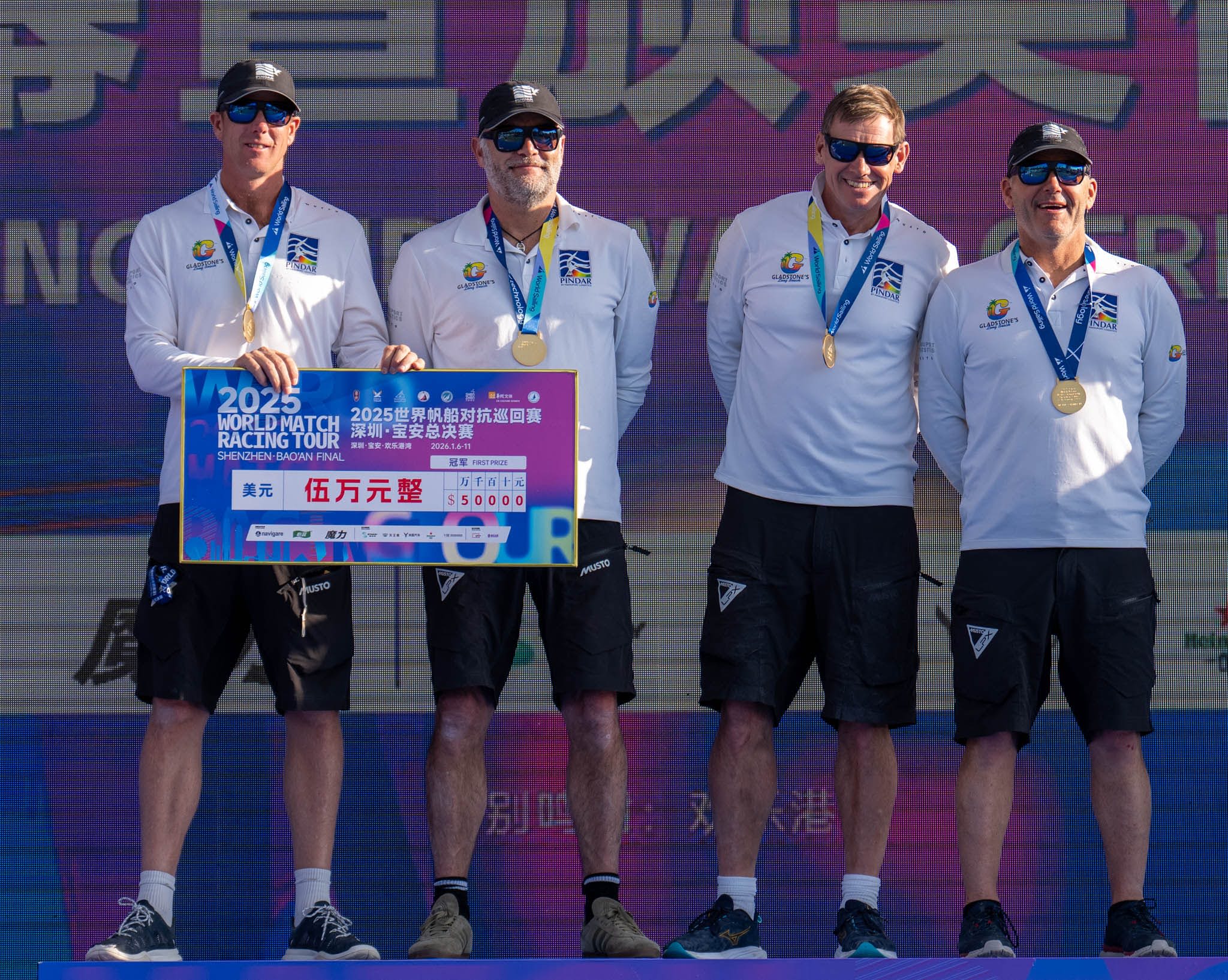 Image of 2 retro cars in a driveway of a Palm Springs house